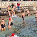 Zima samo kalendarski: Nova godina širom Jadrana proslavljena kupanjem u moru (foto)