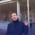 Otkrivaju se Vučićeve manipulacije: Napuštena kuća, gradilište, dvorište sa kućicama - dom za 74 birača (video)