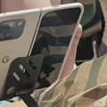 Google Pixel 9 Pro Fold druge generacije uhvaćen u javnosti u Starbucks-u na Tajvanu