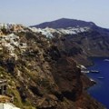 Dva zemljotresa od 4,5 i pet stepeni pogodili jutros Santorini