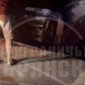 Eksplozija uzrok nesreće? Pao nadvožnjak na prugu: Ima mrtvih i povređenih u vozu i automobilima (video)