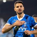 Milan se hitno oglasio zbog Mitrovića: Evo da li srpski golgeter ide u italijanski klub