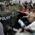 Peru: U protestima za vikend najmanje 30 povređenih, uključujući devet novinara