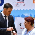 Mali uručio ključeve stana i automobila dobitnicima igre "Uzmi račun i pobedi"