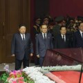 Kim nemo stoji nad mrtvačkim sandukom Tuga u Severnoj Koreji