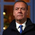 Medvedev ističe ulogu vojnika u odbrani države