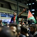 Stotine ljudi marširale ka Izraelskoj ambasadi u Atini: „Zaustavite genocid u Gazi“