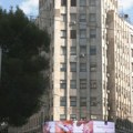 Dan posle uklanjanja banera sa Palate Albanija: Bele čiope ponovo hrane mladunce