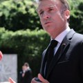 Makron džogirao u Tivtu u pratnji obezbeđenja pre početka Samita EU