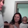 Željko Mitrović ispunio obećanje: Samohrana majka osmoro dece dobila pola miliona, pa sa decom preseljena u privremeni dom…