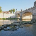 (FOTO) Suša u Rimu otkrila ostatke Neronovog mosta starog 2.000 godina