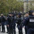 „Makrone, podnesi ostavku! Le Pen u zatvor“: Protesti u Francuskoj, uhapšeno 135 osoba, raspoređeno 70.000 policajaca