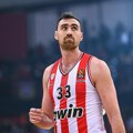 Neverovatan peh milutinova u grčkom derbiju: Srpskog košarkaša povredio saigrač, izneli ga sa terena! Video