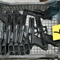 Оружје , муниција, преправљена оловка из које може да се пуца