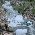 Novopazarci u strahu: Voda potpuno bela od sapunice FOTO/VIDEO