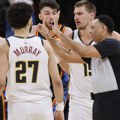 Ljudi, slušajte! Nikola Jokić ponovo digao glas na tajm-autu (video)