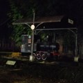 „Baba Milka“ u mraku: Ne radi rasveta kod spomen-lokomotive u Nišu