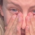 Snima se dok plače kao kiša: Influenserka ne zna šta radi nakon što joj se završio odmor: "Posle 5 godina rada..." (video)