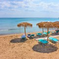 Uhapšena majka devojčice koja je mrtva pronađena na plaži u Grčkoj: Ostavila povređenu ćerku da umre u moru