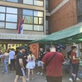FOTO: Studenti i dalje ispred Filozofskog, došli i poljoprivrednici, situacija mirna