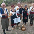Padeški kladenac Međuokružni sabor narodnog stvaralaštva već 39. put: Da čuvamo srpske običaje! Proglašeni Naj baka i Naj…