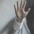 Pretio supruzi da će je ubiti, šutirao nogom: Užas u Beogradu, kod uhapšenog pronađen pištolj