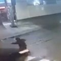 (Viideo): Jeziv snimak stravične nesreće u Bijeljini: Vozeći velikom brzinom autom "pokosio" pešaka na prelazu