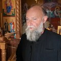Otac Jovan već 16 godina živi kao isposnik u Boki Kotorskoj: Bez ijednog prozora vreme provodi u molitvi, a društvo mu prave…