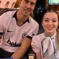 Prelepa stjuardesa objavila fotku s Vlahovićem iz privatnog aviona: “Prvi put sam videla ovako nešto…”
