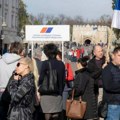 Portal Zoomer: Napadnut naš dopisnik tokom izveštavanja sa skupa u blizini štanda pristalica SNS-a u Nišu