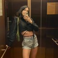 (Foto) kratak šorts i go stomak: Jelisaveta Orašanin slikom iz lifta zapalila mreže, a tek da vidite stajling - komentari…