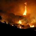 Vatrogasci se bore sa požarima na Siciliji: Dve osobe poginule, iz hotela evakuisano 700 turista VIDEO