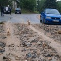 Vanredna situacija na teritoriji Ljiga: Bujica odnela puteve, voda u vrtićima i kućama (foto)