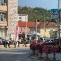 Zastave na pola koplja: Novi Pazar tuguje za ocem i dve kćerke koji su poginuli, ovako izgledaju ulice na Dan žalosti (foto)