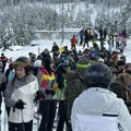 Ovako izgleda otvaranje ski sezone na poznatoj srpskoj planini: Gužva je ogromna, sneg premašio pola metra