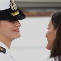 U maminom zagrljaju posle četiri meseca – emotivni susret kraljice Letisije sa ćerkom