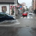 Nevreme u Loznici: Provala oblaka da ni košobran ne pomaže - bujice tekle ulicama (foto)