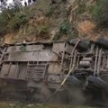 Najmanje 15 mrtvih u stravičnoj nesreći Autobus se survao u provaliju, jezive scene sa lica mesta (video)