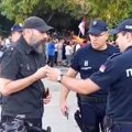 Incidenti tokom šetnje pristalica SNS-a u Leskovcu: maltretirana žena zbog uzvika „Pumpaj!“ – VIDEO