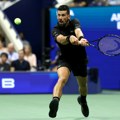 Novak pobedio sat i kupio sebi još vremena