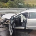 Teška saobraćajna nesreća kod Ljiga: Vozilo sletelo sa puta, pa se zakucalo u bankinu: Delovi auta rasuti po putu (foto)