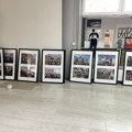 Poslednje pripreme pred izložbu fotografija Lazara Novakovića