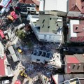 Urušila se sedmospratna zgrada u Turskoj, poginulo dvoje dece (VIDEO)