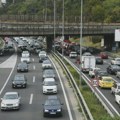Kolaps na Autokomandi i u Ustaničkoj: Putnici izlaze iz vozila i pešače, vozači okreću automobile