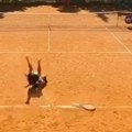 Zastrašujuća povreda italijanske teniserke: Noga joj ostala u šljaci, sudija odmah pritrčao