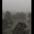 Kataklizma u Kruševcu: Vetar nosi sve pred sobom, kiša lije kao iz kabla: "ne izlazite iz kuće" (video)