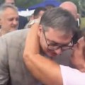"Predsedniče, hoću da vas zagrlim i poljubim!" Krajišnici oduševljeno dočekali predsednika Srbije (VIDEO)