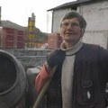 Meša malter, mota žicu - zida kuću trospratnicu: Snežana iz Ivanjice u osmoj deceniji radi na gradilištu
