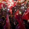 Ljudi slave poraz Erdogana uz srpsku pesmu: Nestvarni snimci iz Istanbula, odjekivalo "Jutro je"