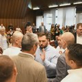 (VIDEO) Manji incidenti na sednici Skupštine Novog Sada, Pogačar i Brković se raspravljali s gradonačelnikom